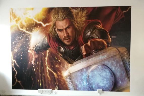 Carta da Parati a Milano posa Thor