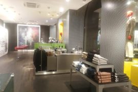 Posa carta da parati per negozi